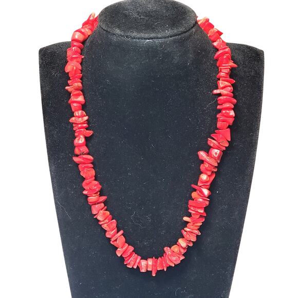 Vintage Red Puka Shell Chip Beaded Necklace Barrel Closure 16" Retro - Picture 1 of 4